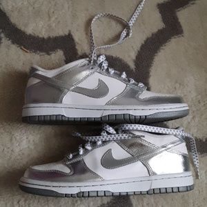 Nike dunks low